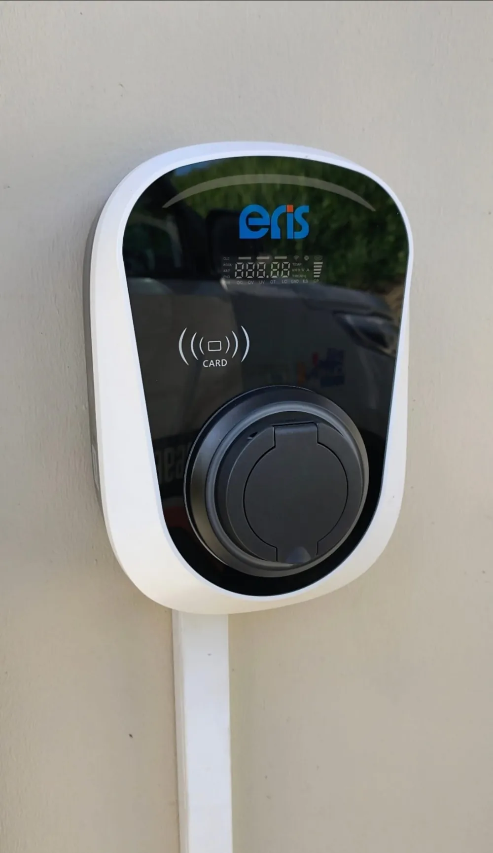 Borne de recharge connectée DOMOTOOLS SOLAR avec lecteur RFID